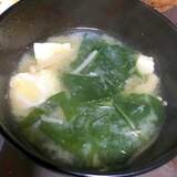 豆腐とほうれん草とえのきの味噌汁